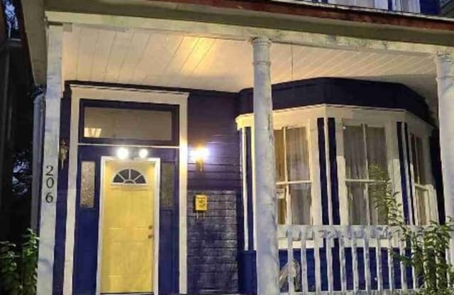 206 W 39th St - 206 West 39th Street, Savannah, GA 31401