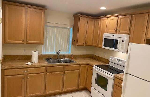 5746 CEDAR FOREST DR S Gallery 2