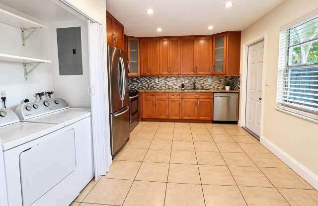 7385 W Sunrise Boulevard Gallery 3