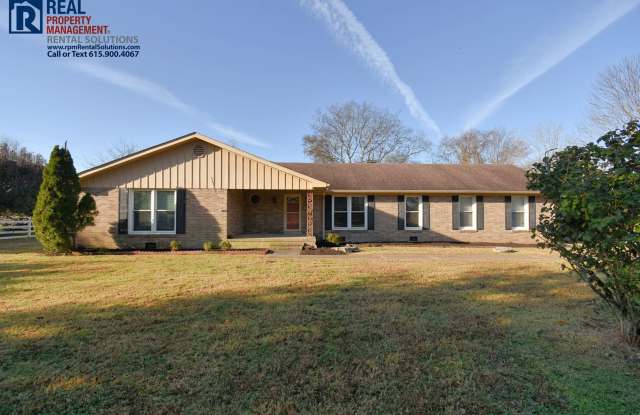 One level 3 bedroom 2 bath home with a large yard! Attached garage! - 3934 Manchester Pike, Rutherford County, TN 37127