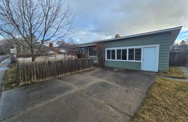 Four Bedroom House Across from Rose Park photos photos