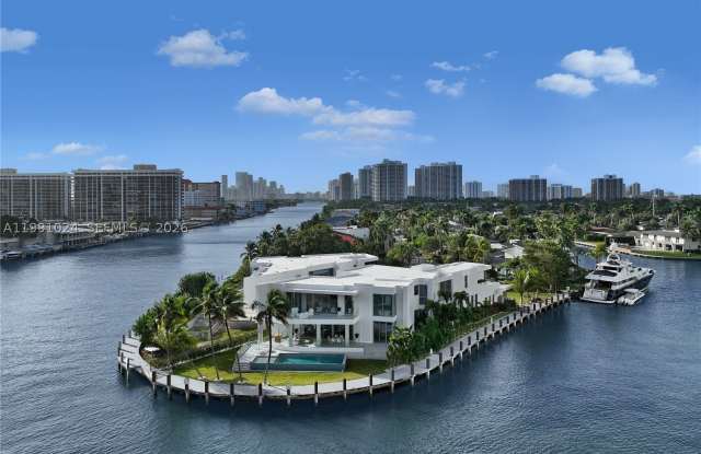 501 Palm Dr Gallery 2