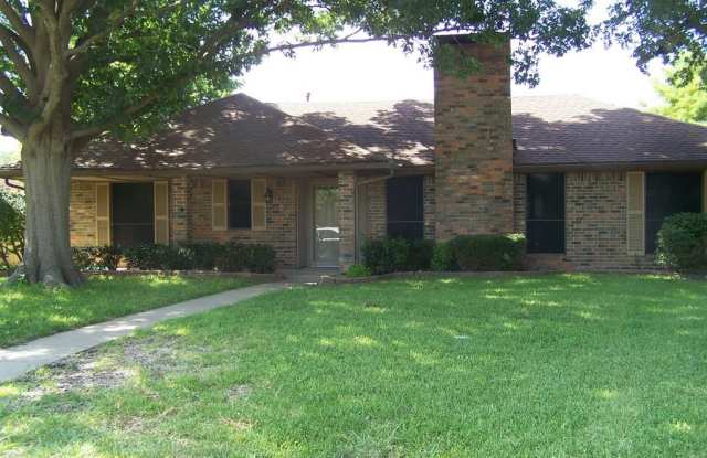 827 Meandering Way - 827 Meandering Way, Mesquite, TX 75150