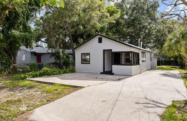 Cute 2bdrm/1bath home with a bonus room $995.00 ** Section 8 OK ** Ready June 1st photos photos