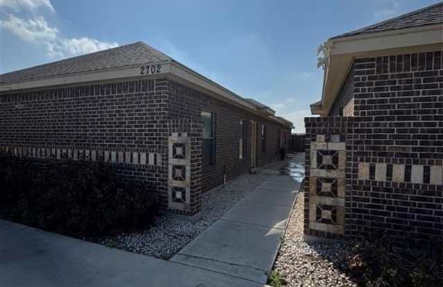 2702 Garfield Avenue Gallery 1