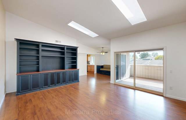 Beautiful Second-Floor Condo in the 55+ Huntington Landmark Community Gallery 3