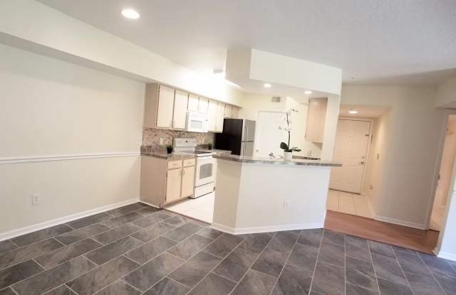 Gorgeous 2/2 condo for rent next to Waterford Lakes Town Center and UCF photos photos