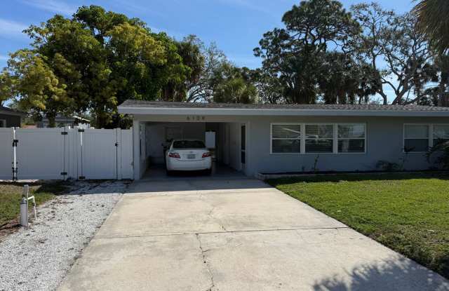 2 Bedroom 1 Bath Home with Den/Office photos photos