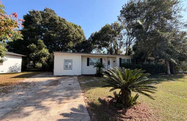 4 Bed 2 Bath Home in Arlington Available Now with Fenced Backyard, Patio Area and Long Driveway! Accepting Voucher! Pet Friendly - 937 Moravon Avenue, Jacksonville, FL 32211