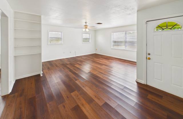 11064 North Dowling Road Gallery 3