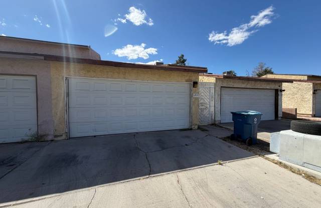 BEAUTIFULLY RENOVATED 3/2/2 CAR WITH DEN photos photos