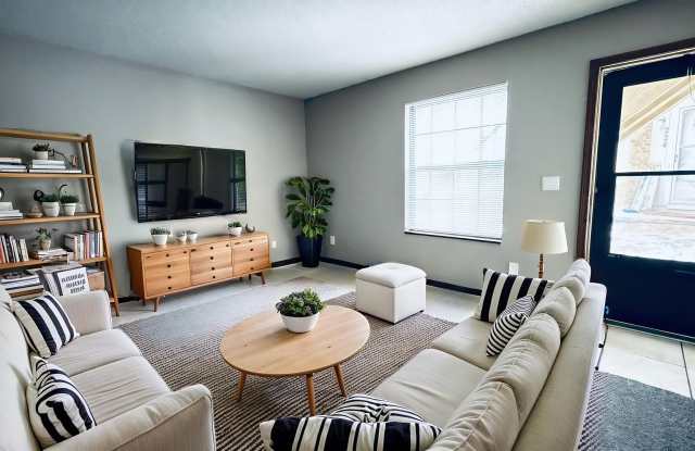 214-222 NW Woods Chapel Rd photos photos