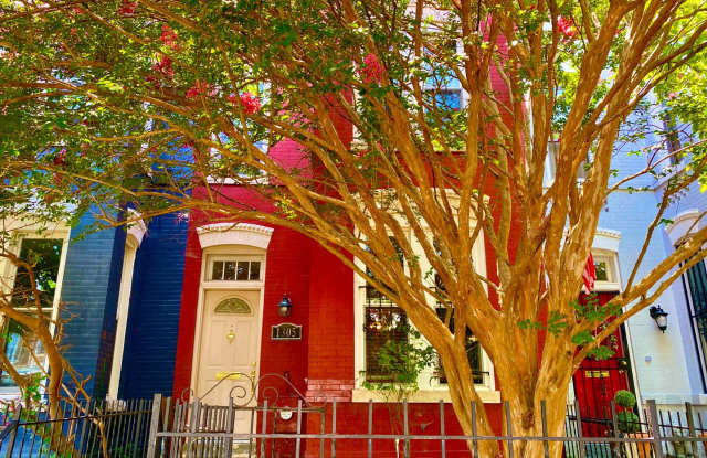 3 Bedroom 1.5 Bathroom! Pets Welcome!!! - 1305 F Street Northeast, Washington, DC 20002