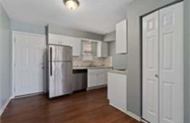 214 SE Wingate St - A Gallery 2