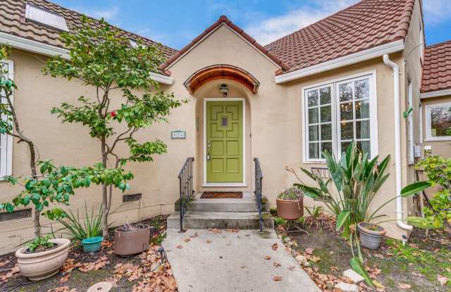 Classic Mountain View Retreat with Detached Garage - 526 South Shoreline Boulevard, Mountain View, CA 94041