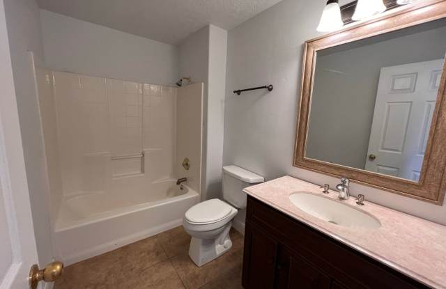 3 bed 2 bath apartment in Hildale Gallery 3