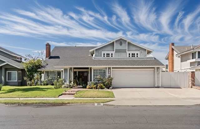 5BD/4BA POOL HOME IN ALTA VISTA SOUTH | SOLAR SAVINGS | $6,500/mo photos photos