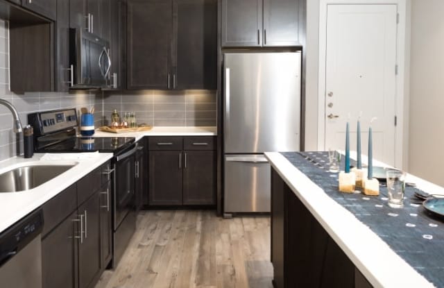 6929 Airport Blvd - 6929 Airport Boulevard, Austin, TX 78752