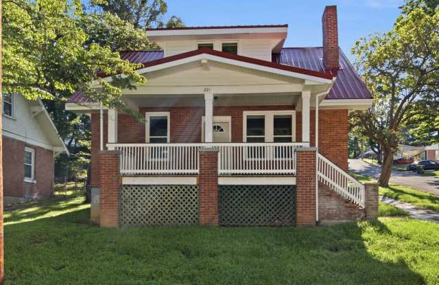 Recently Renovated 3 Bedroom Craftsman – Pet Friendly! photos photos Recently Renovated 3 Bedroom Craftsman – Pet Friendly! photos photos
