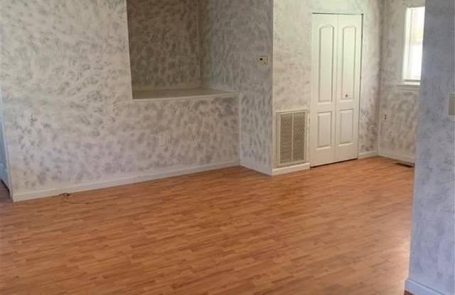 150 E Lexington Road Gallery 2