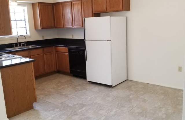 College Station, 3 bedroom / 2 bath fourplex on East Holleman with Washer/Dryer Gallery 3