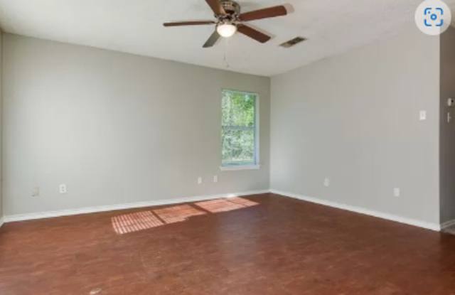 707 Texarkana Avenue Gallery 4