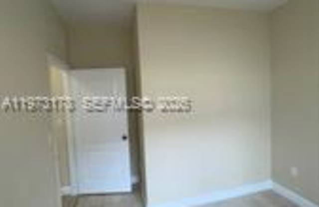 1661 Southeast 29th Court Gallery 3