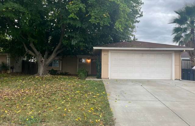3bed 2bath available in Rosemont! Pet friendly with full size Washer  Dryer! - 3661 Scorpio Drive, Rancho Cordova, CA 95827