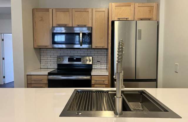 932 James St - 5 photos photos