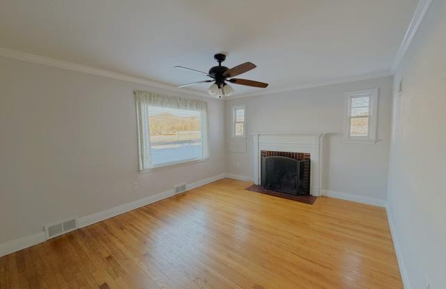 Single-Family Home with Scenic Views, Large Yard  Spacious Bedrooms photos photos