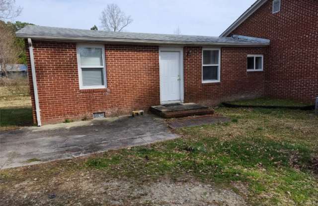 221 Lakewood Drive - 221 Lakewood Drive, Jacksonville, NC 28546