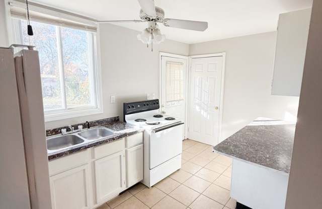 2 Bed/1 Bath - Beautiful Hardwood Floors! photos photos