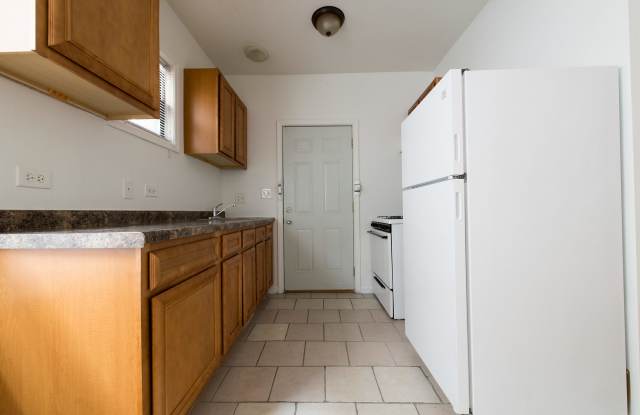 8148-56 S Ingleside Gallery 3