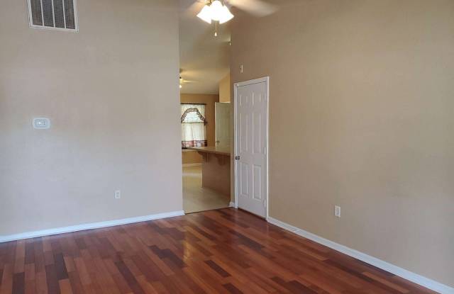 1010 Towne Park Dr Gallery 3