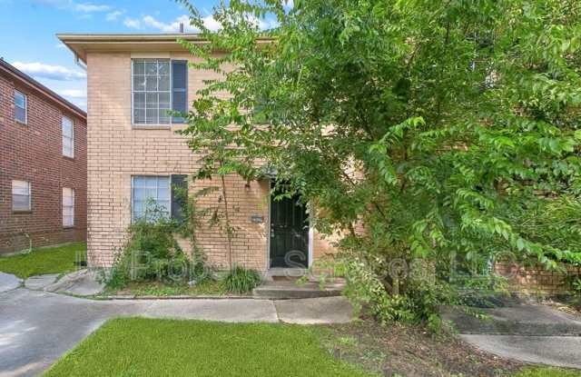 2512-2514 Caswell Ln Gallery 1