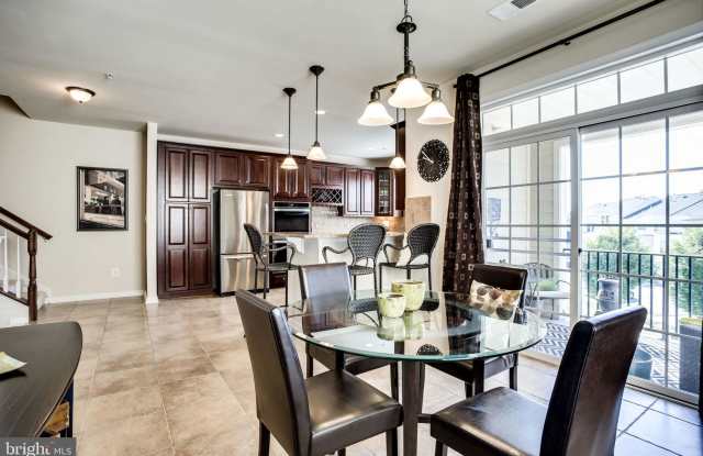 43597 MCDOWELL SQUARE Gallery 4