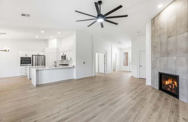 Beautiful Remodeled Single-Story Home W/ Pool in Southern Highlands photos photos
