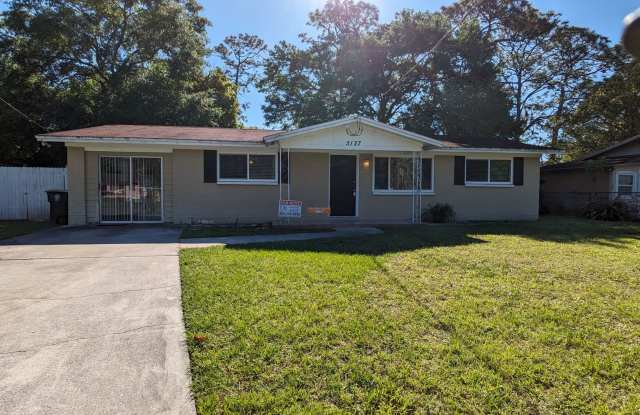 3/2 House Located in quiet westside neighborhood off Timuquana Road at 101st Street - 5127 Acoma Avenue, Jacksonville, FL 32210