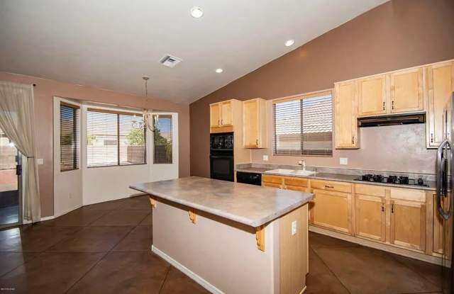 Oro Valley- 4 bedroom/ 2 bathroom home AVAILABLE AFTER 6/1! photos photos
