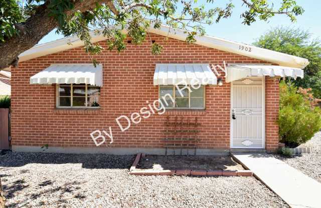 Red Brick 1 Bed 1 Bath Duplex in Midtown Tucson Gallery 1