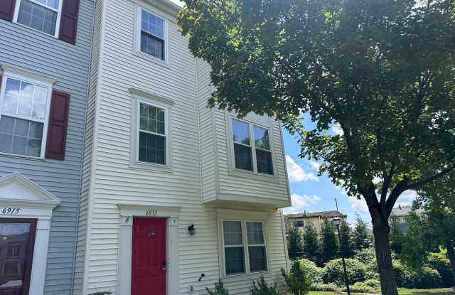 4 bedroom 3 bath townhome available for rent Gallery 1