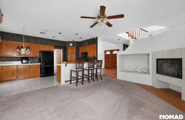 Spacious 4BR House in Fontana Gallery 1
