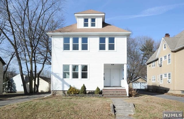 49 Pierce Avenue - 49 Pierce Avenue, Midland Park, NJ 07432