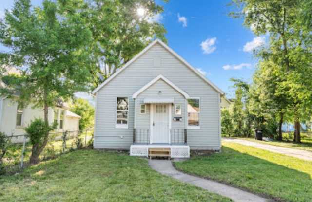Newly Updated 2-Bedroom Home with Private Off-Street Parking! Gallery 3
