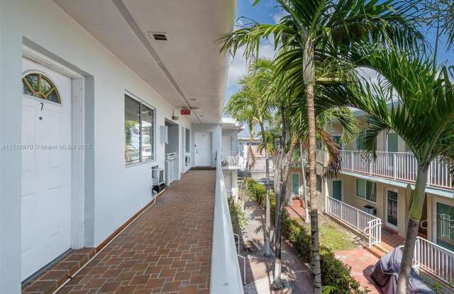 7721 Dickens Ave photos photos