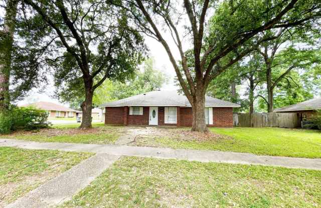 Spacious 4 Bedroom Home with Bonus Room in O'Neal Place Gallery 1