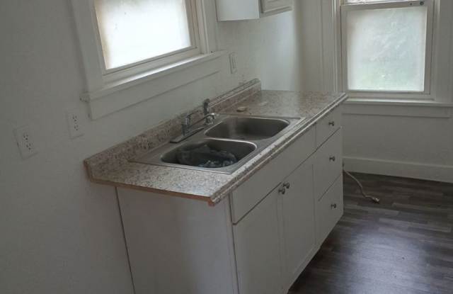 2 Bed 1 Bathroom 900.00 Gallery 3