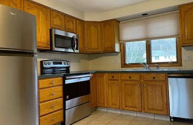 Bright, Spacious 2 Bedroom Apartment Gallery 1