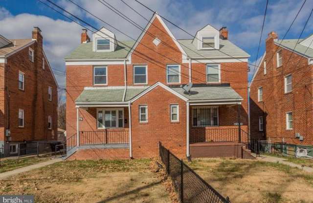 Welcome Home! Space, Style & Convenience Await! Gallery 1