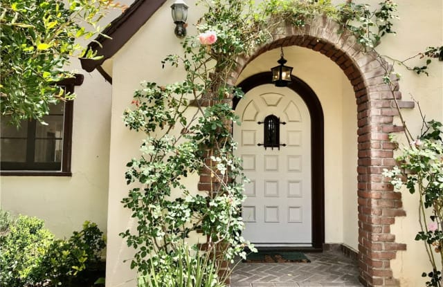 616 N Las Palmas Avenue - 616 Las Palmas Avenue, Los Angeles, CA 90004